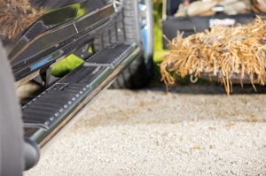 Chevrolet Full Size Truck Side Steps - Dee Zee - 6 In Oval - Stainless Steel - `99-`23 Chevrolet Full Size Truck Side Steps - Dee Zee - 6 In Oval - Stainless Steel - `99-`23